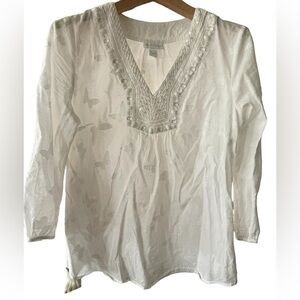 🔥🤍Charter Club women’s size L white blouse.  Gorgeous detail around neck!